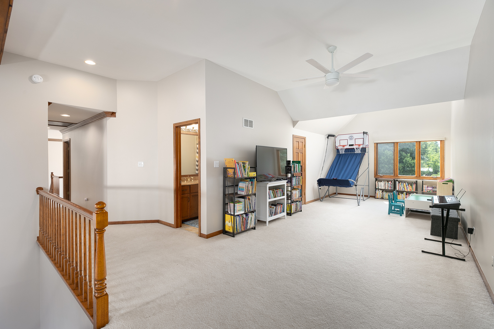 23W250 Hampton Circle