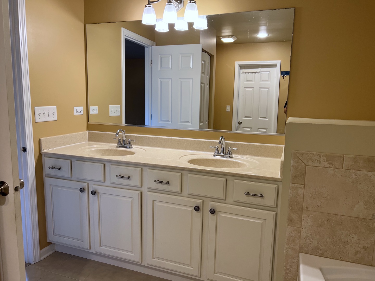 1037 Ravendale Court