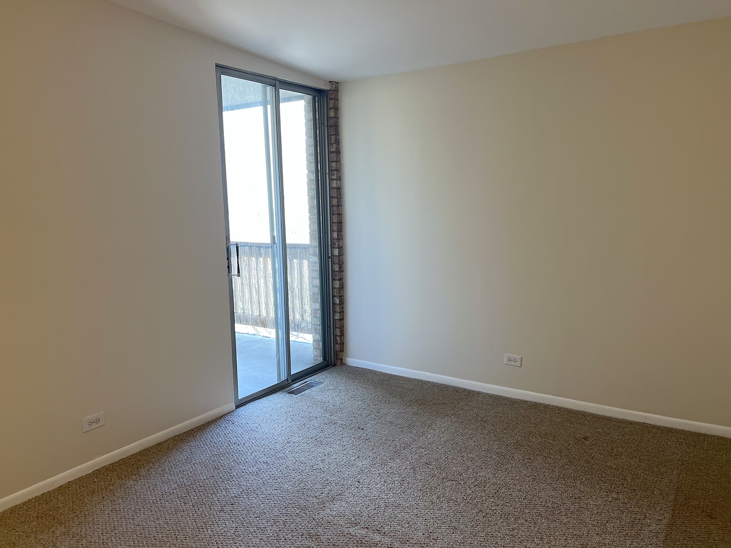 5700 HILLCREST Lane Unit: 4C