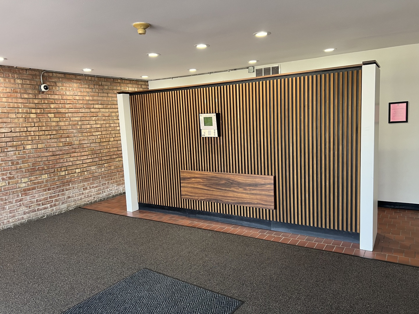 5700 HILLCREST Lane Unit: 4C