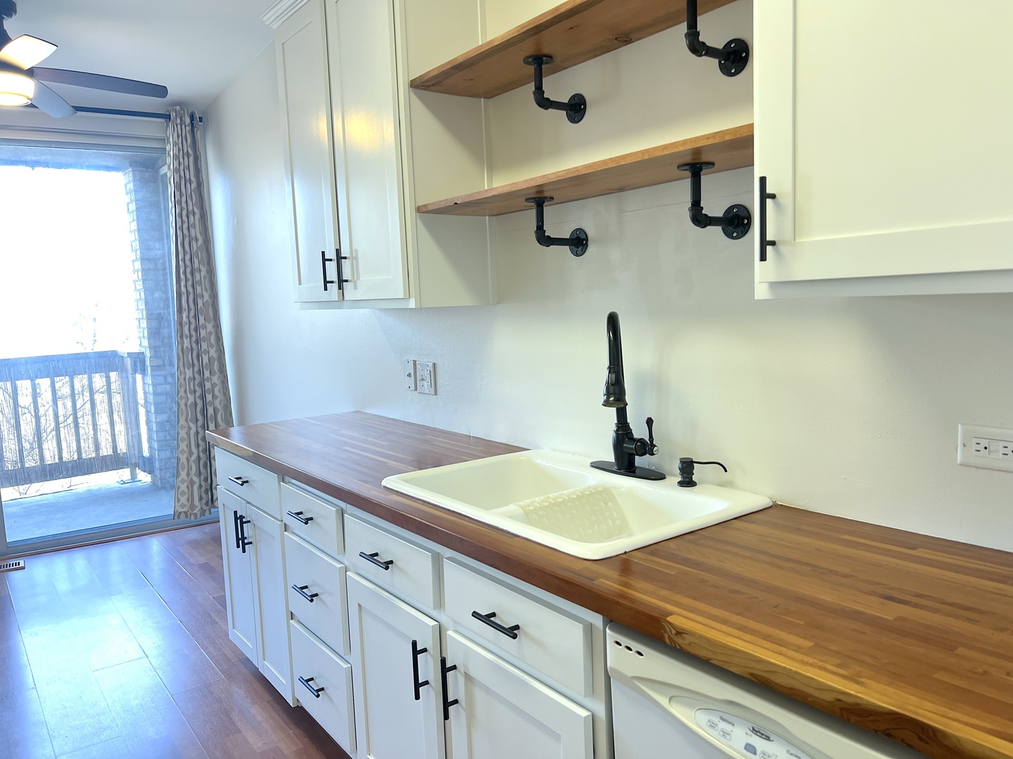 5700 HILLCREST Lane Unit: 4C