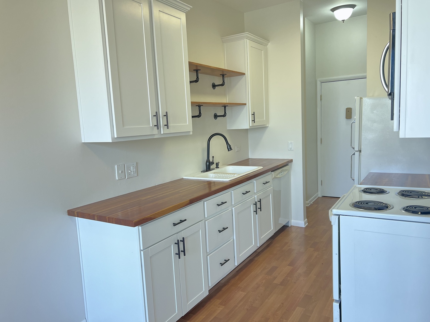 5700 HILLCREST Lane Unit: 4C