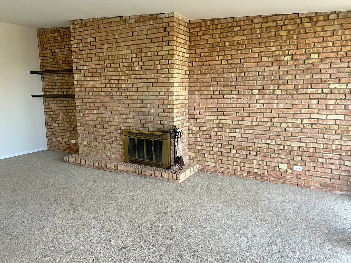 5700 HILLCREST Lane Unit: 4C