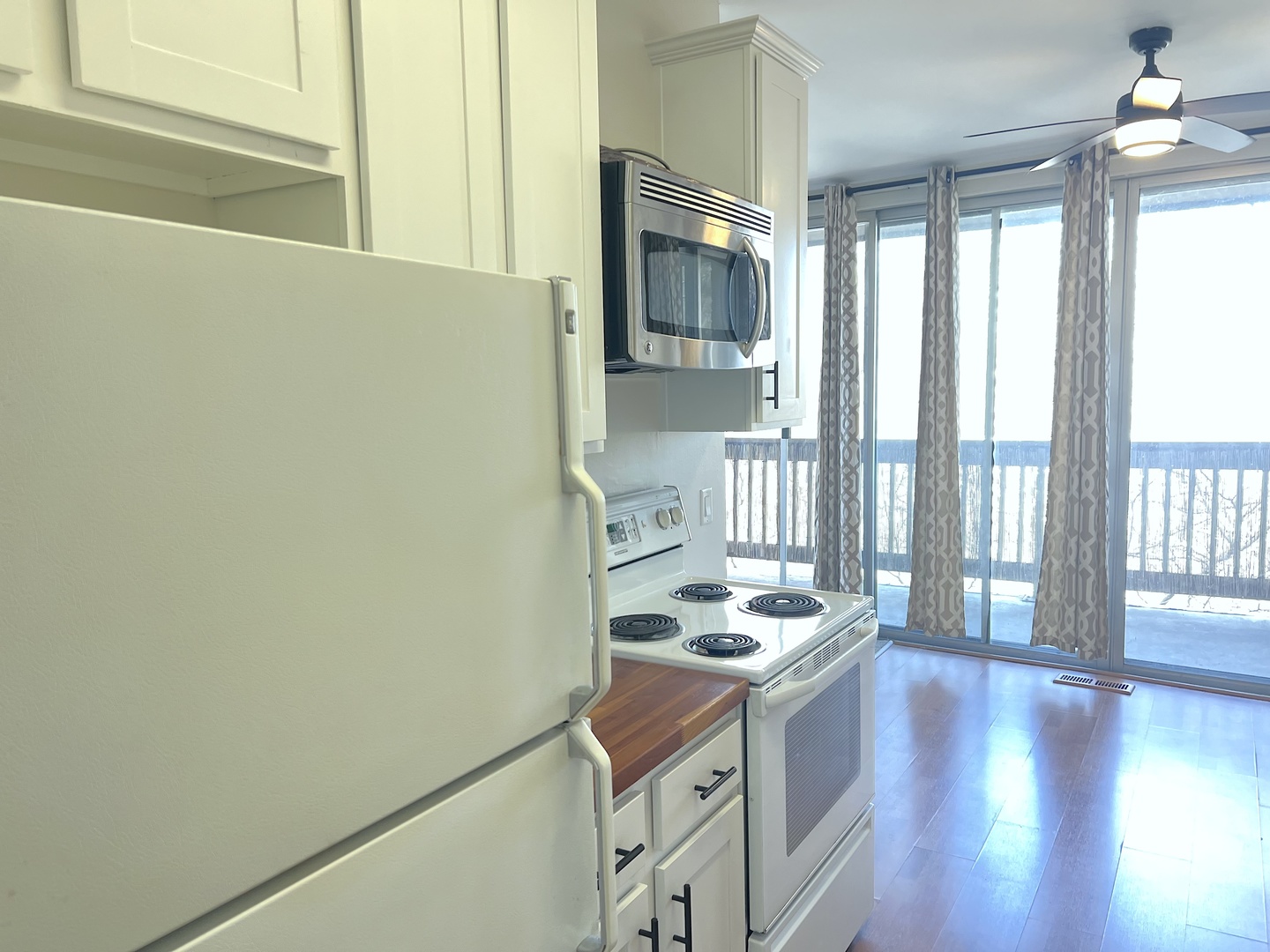 5700 HILLCREST Lane Unit: 4C