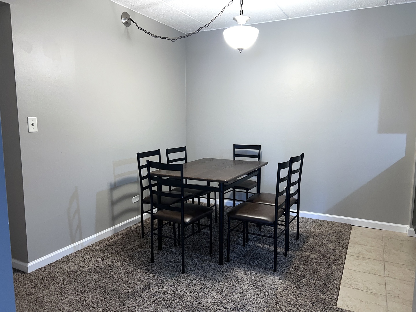 5S100 PEBBLEWOOD Lane Unit: E1