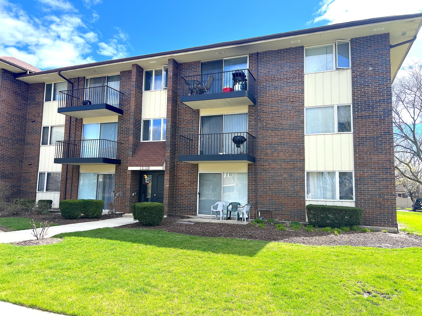 5S100 PEBBLEWOOD Lane Unit: E1