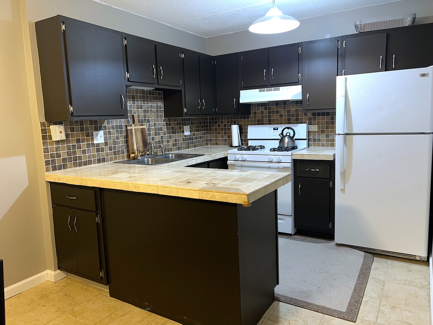 5S100 PEBBLEWOOD Lane Unit: E1