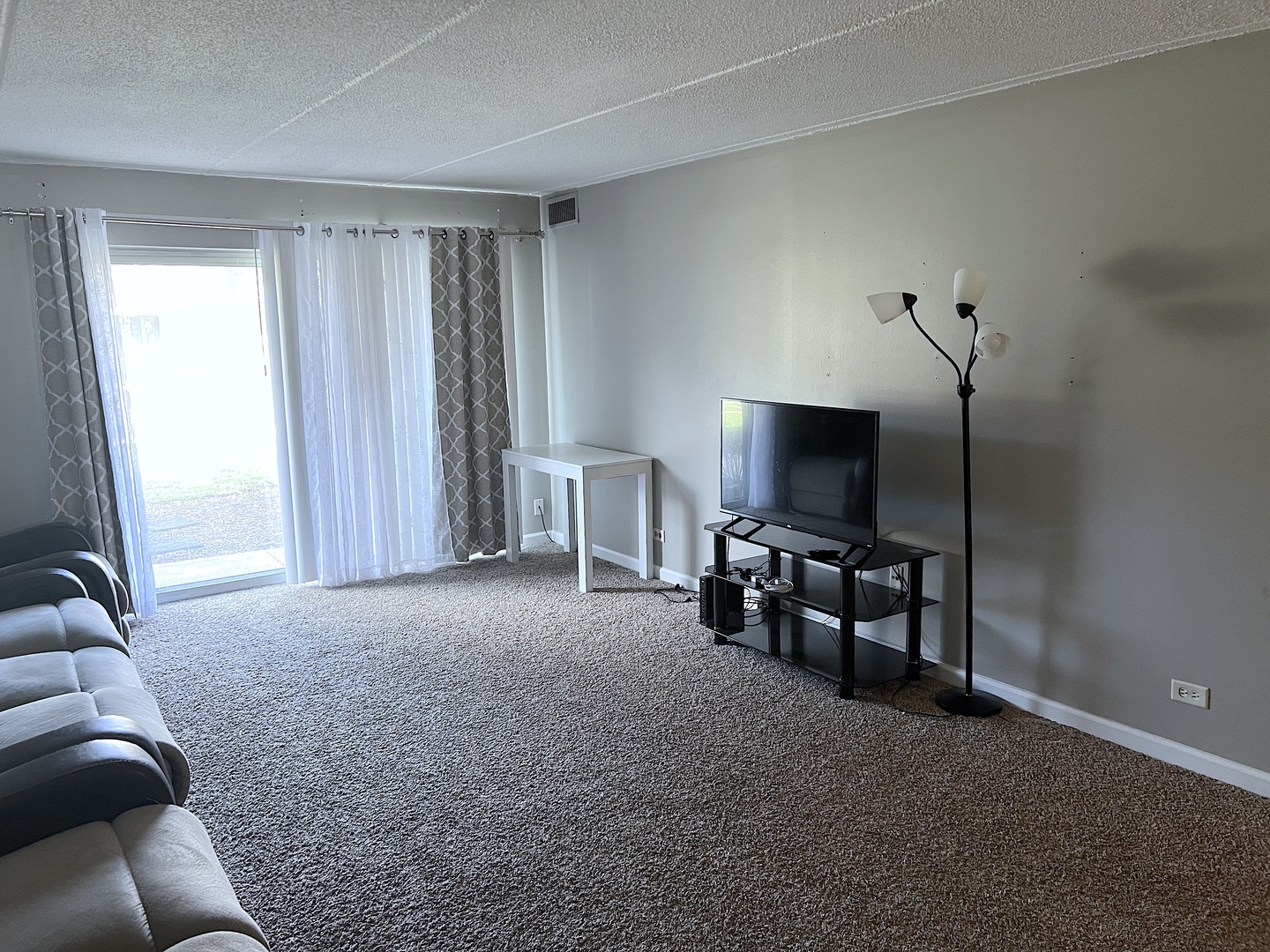 5S100 PEBBLEWOOD Lane Unit: E1