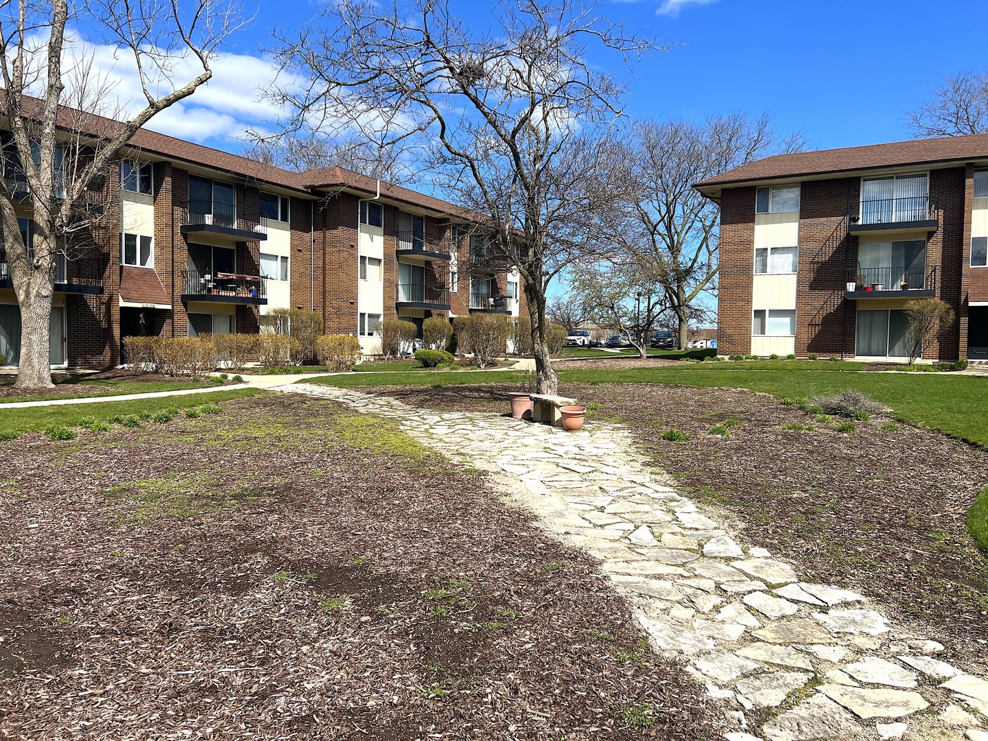 5S100 PEBBLEWOOD Lane Unit: E1