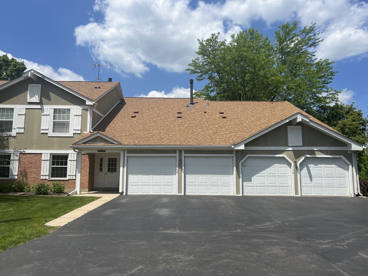 1176 Auburn Lane Unit: 1176