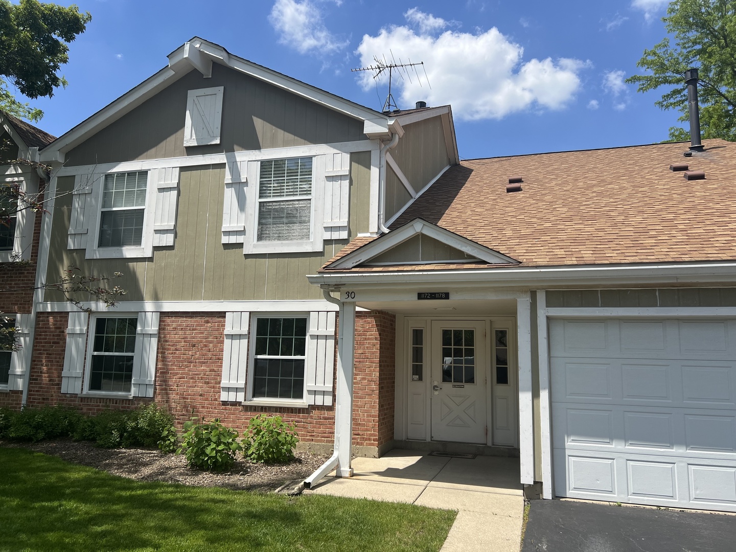 1176 Auburn Lane Unit: 1176