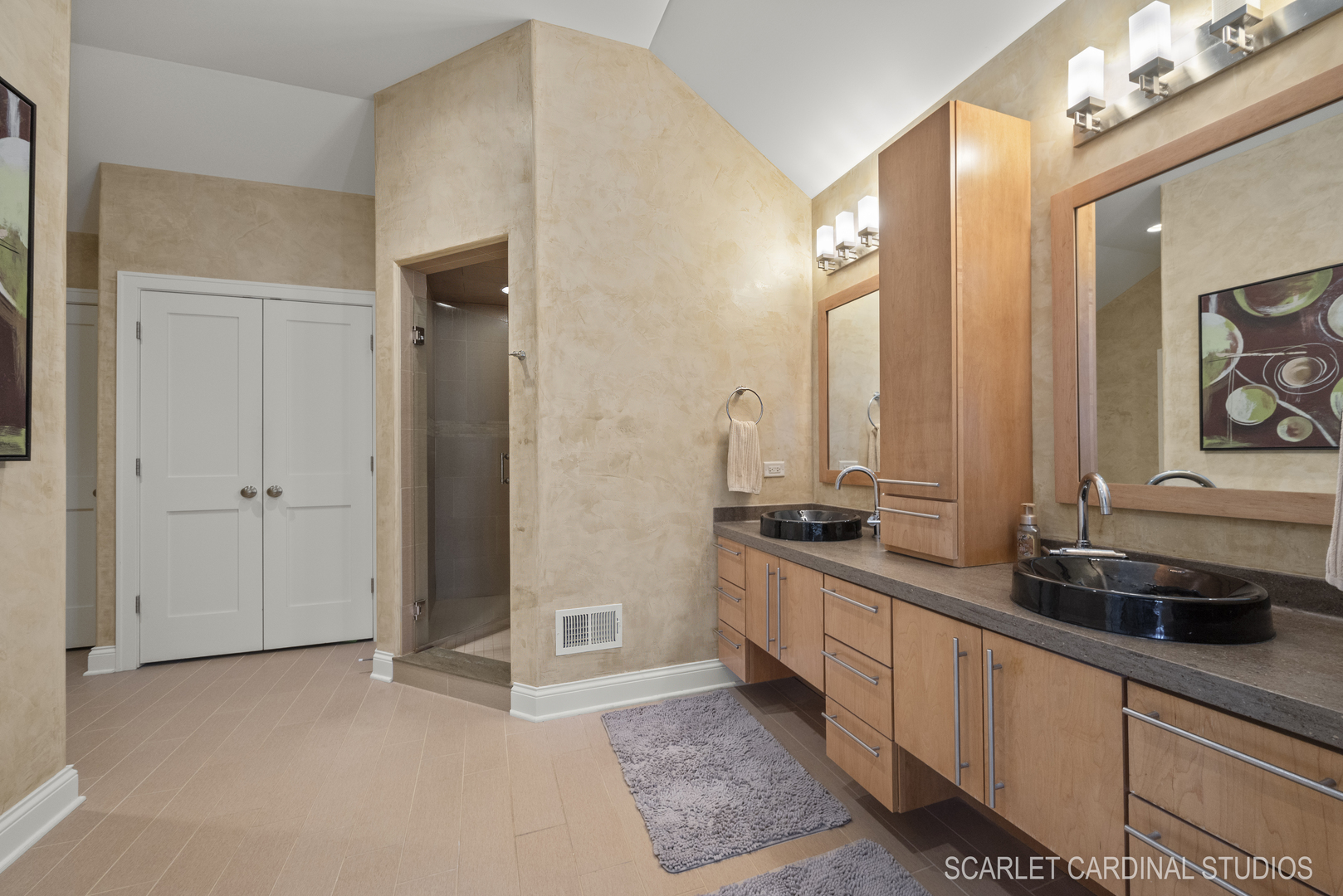 2408 Stoneleigh Court