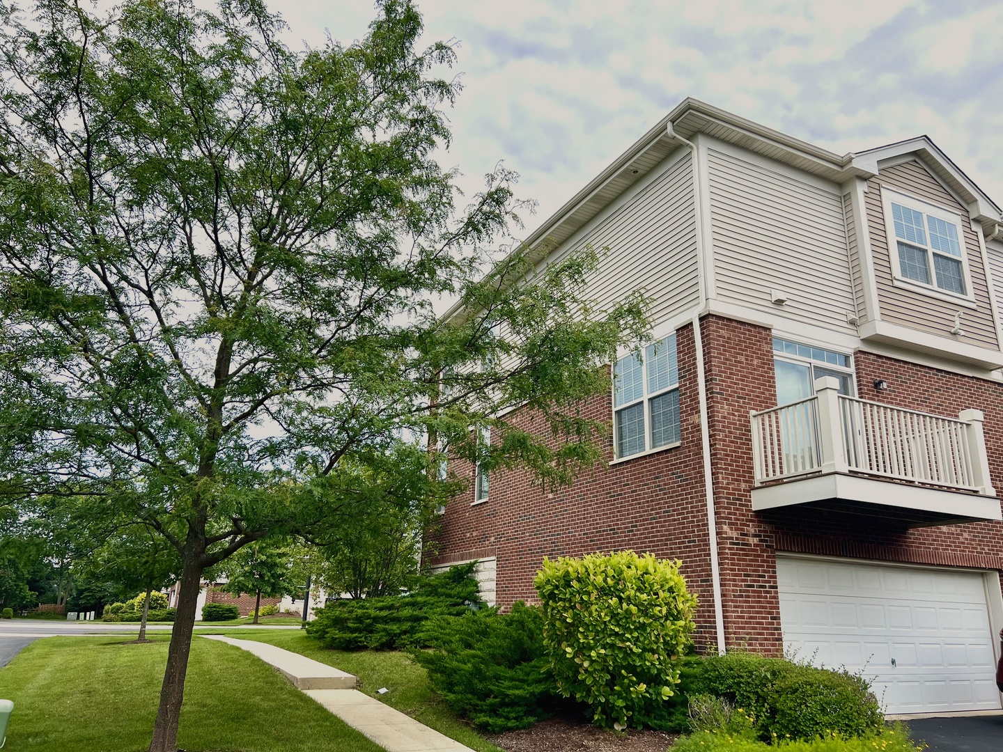 2546 Dunraven Avenue