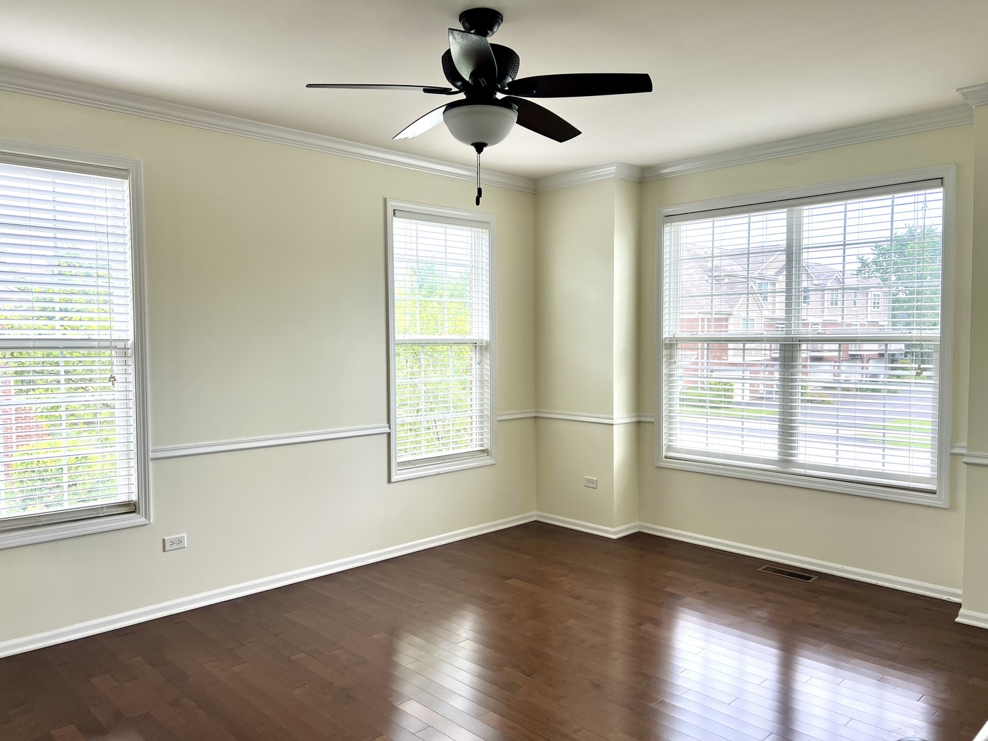 2546 Dunraven Avenue