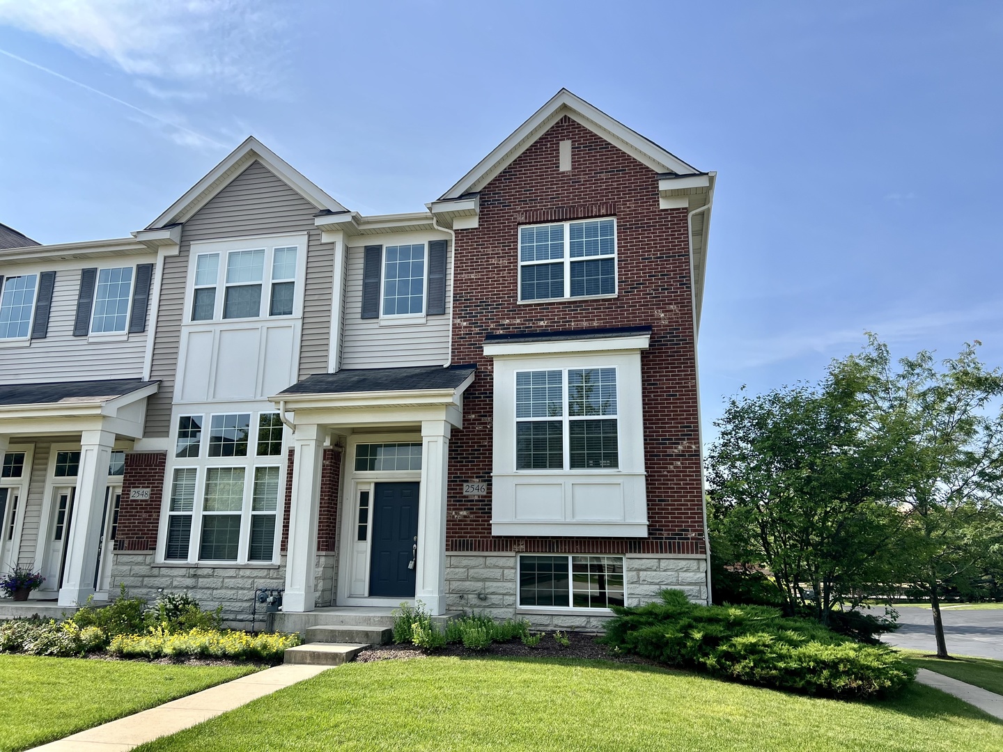 2546 Dunraven Avenue