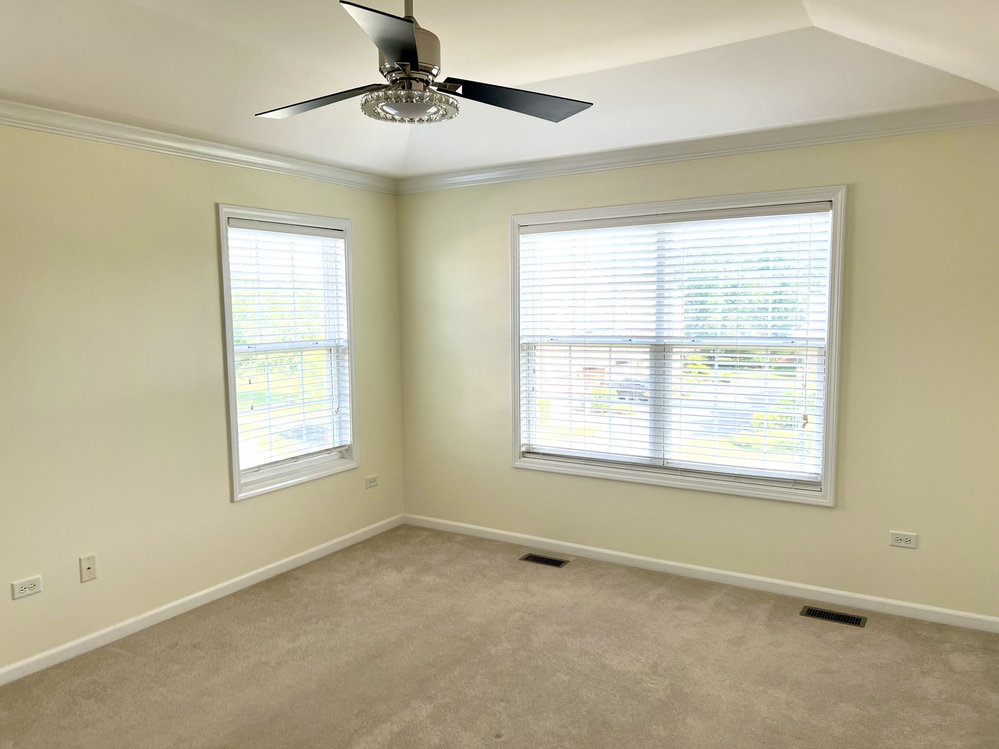 2546 Dunraven Avenue