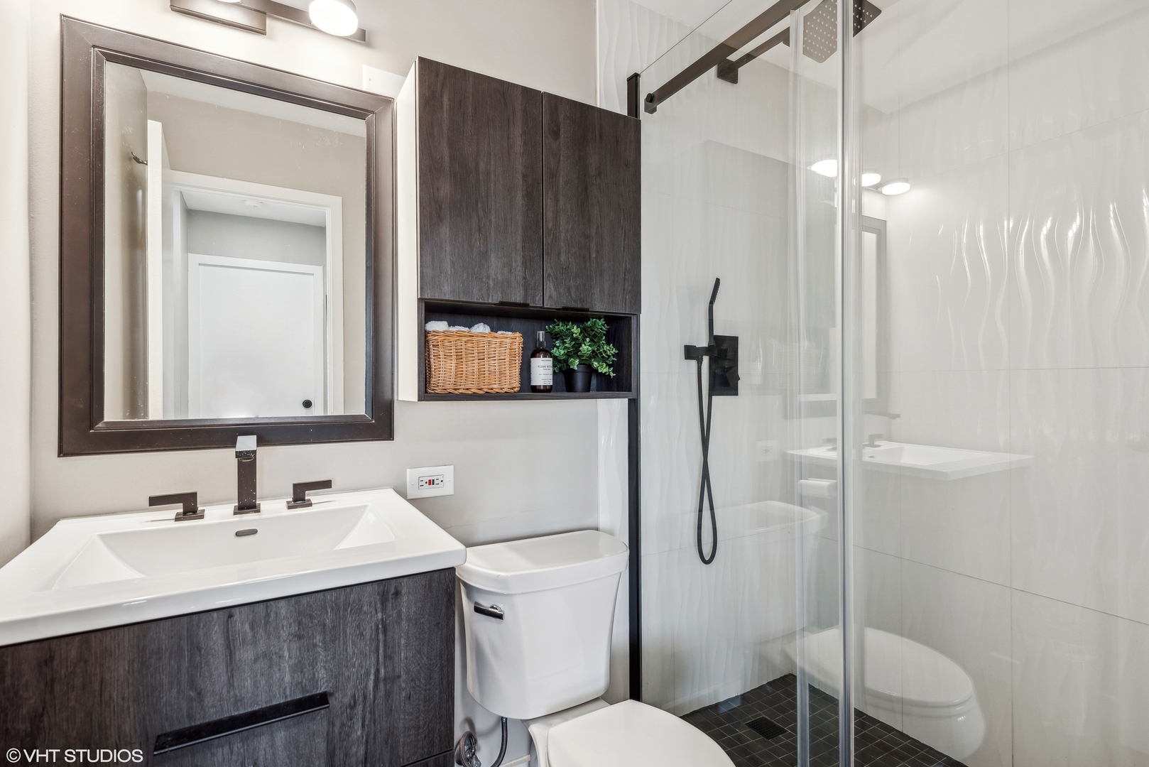 3550 N Lake Shore Drive Unit: 2504