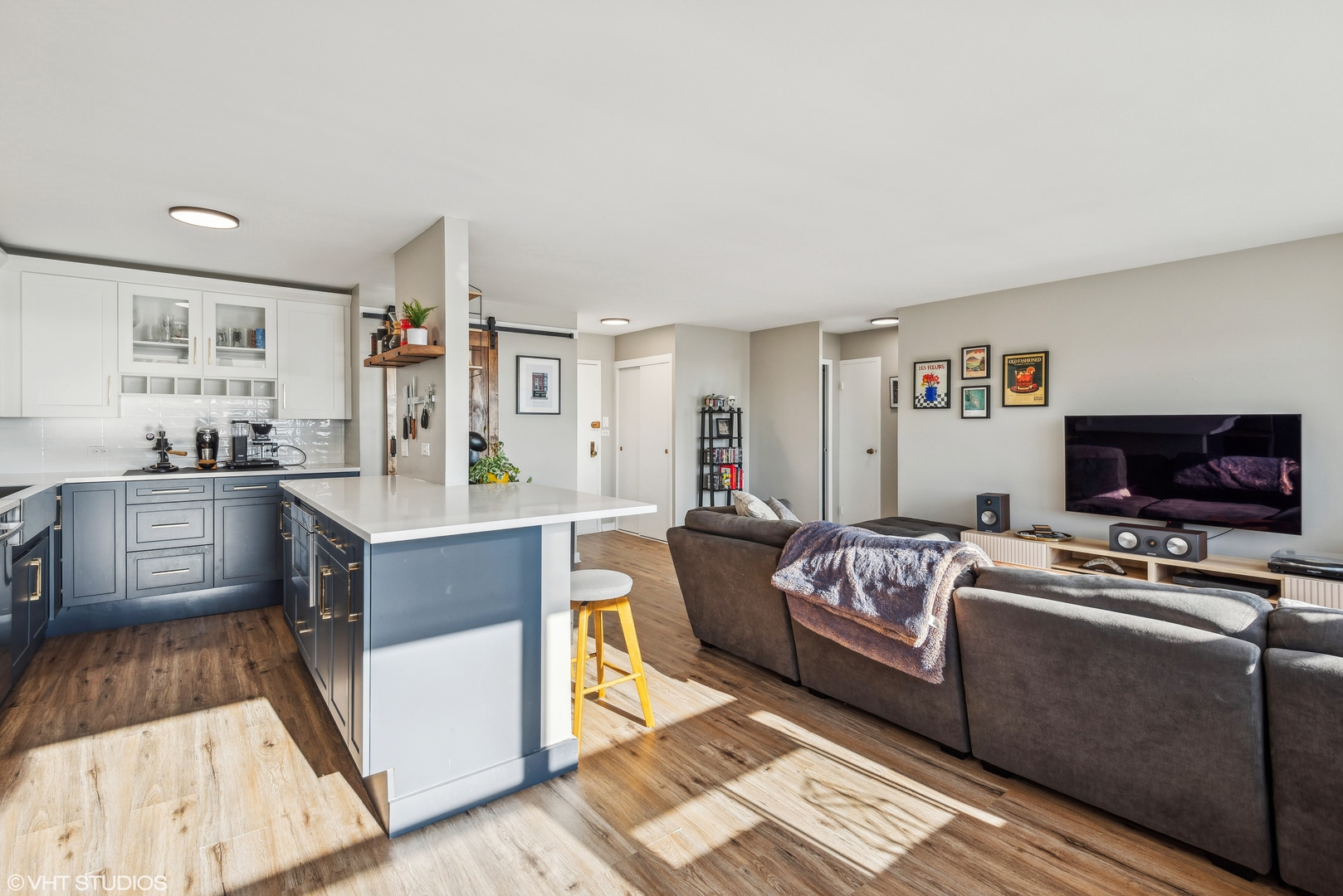3550 N Lake Shore Drive Unit: 2504