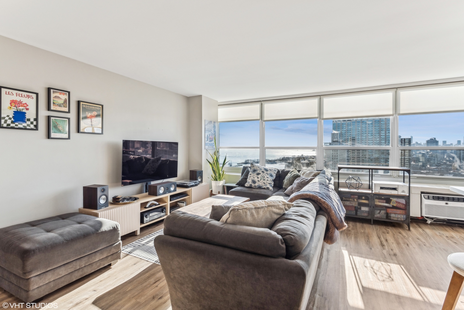 3550 N Lake Shore Drive Unit: 2504