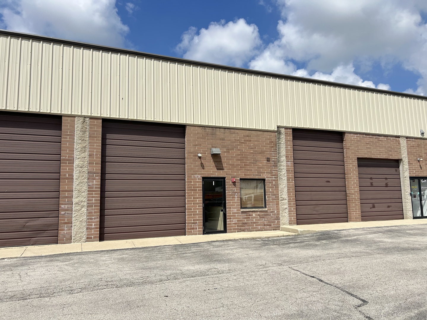 25553 W Wolfs Crossing Road Unit: I
