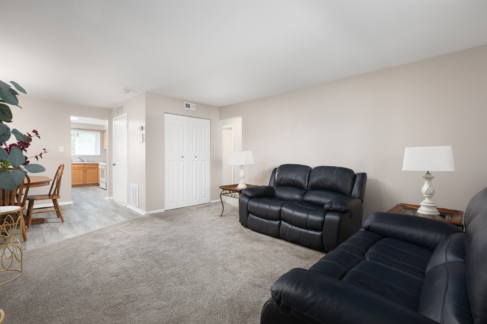 1500 S Fairfield Avenue Unit: 2A