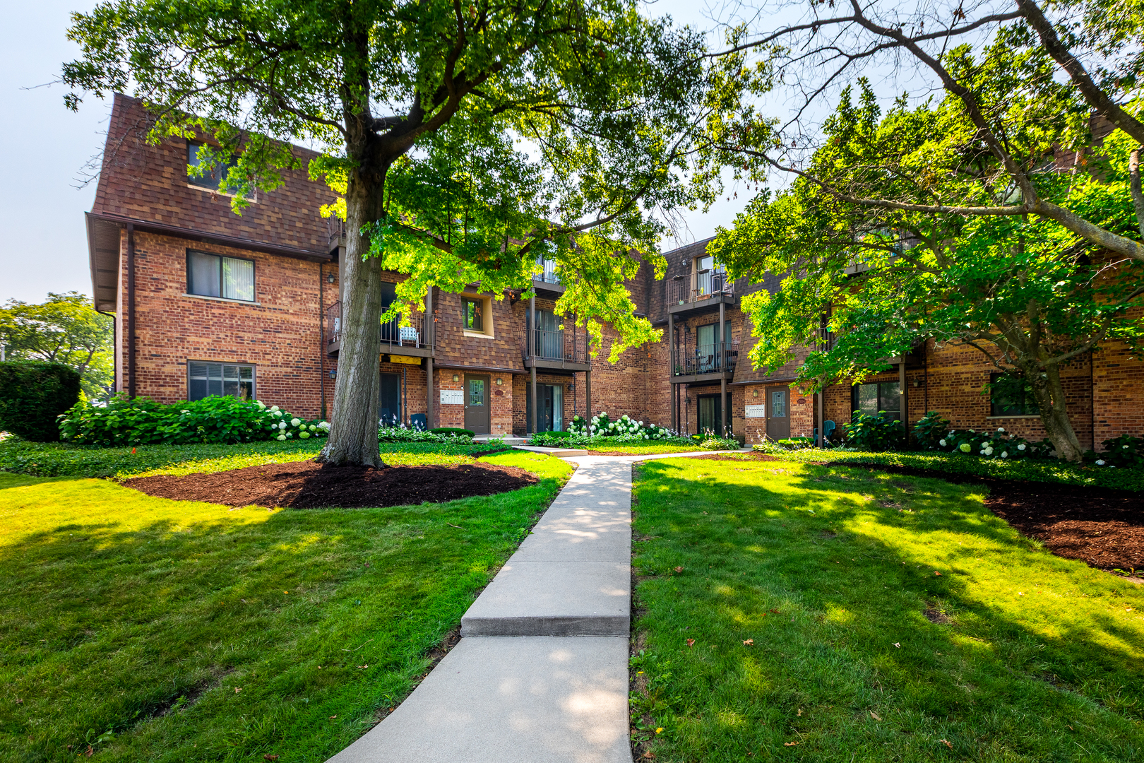 1500 S Fairfield Avenue Unit: 2A