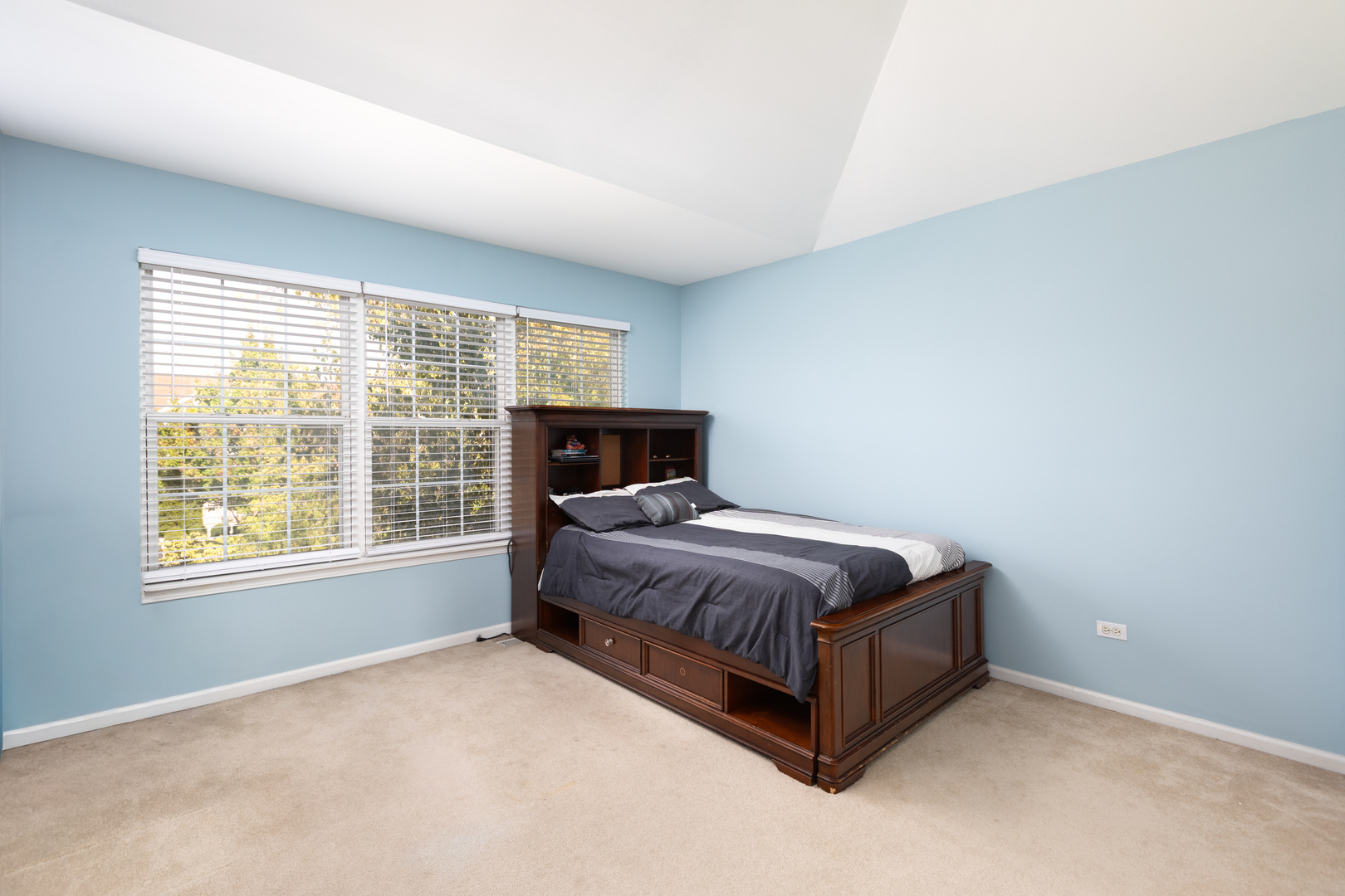 2151 KEMMERER Lane