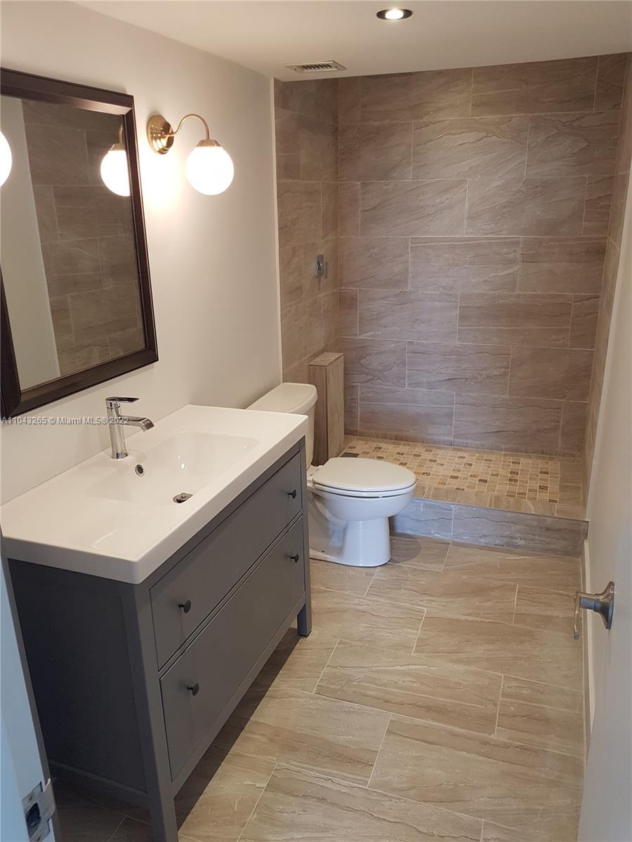 13499 Biscayne Blvd Unit: 903