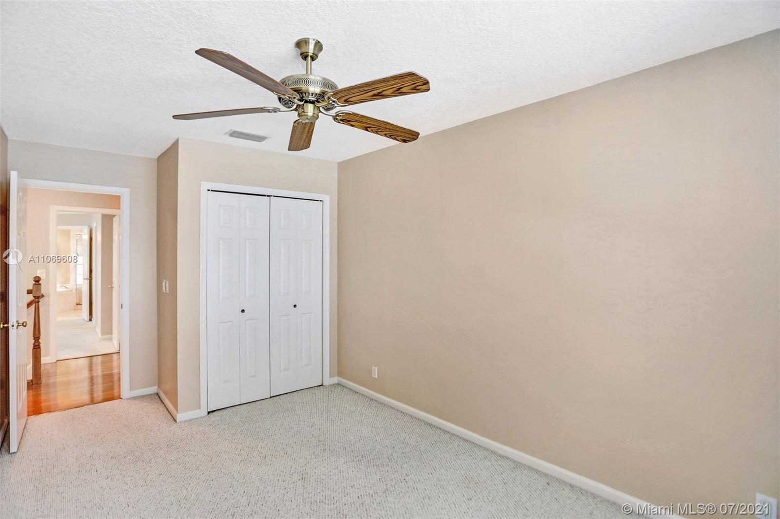 1194 Hillsboro Mile Unit: 34