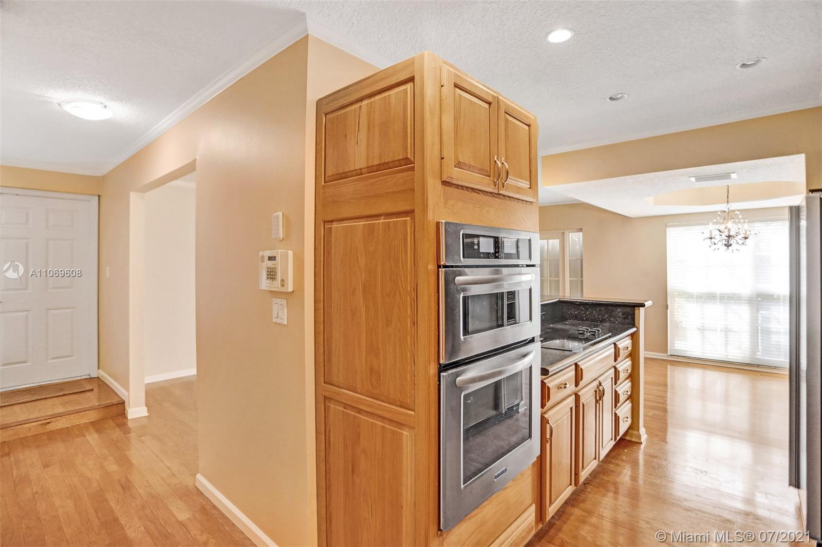 1194 Hillsboro Mile Unit: 34