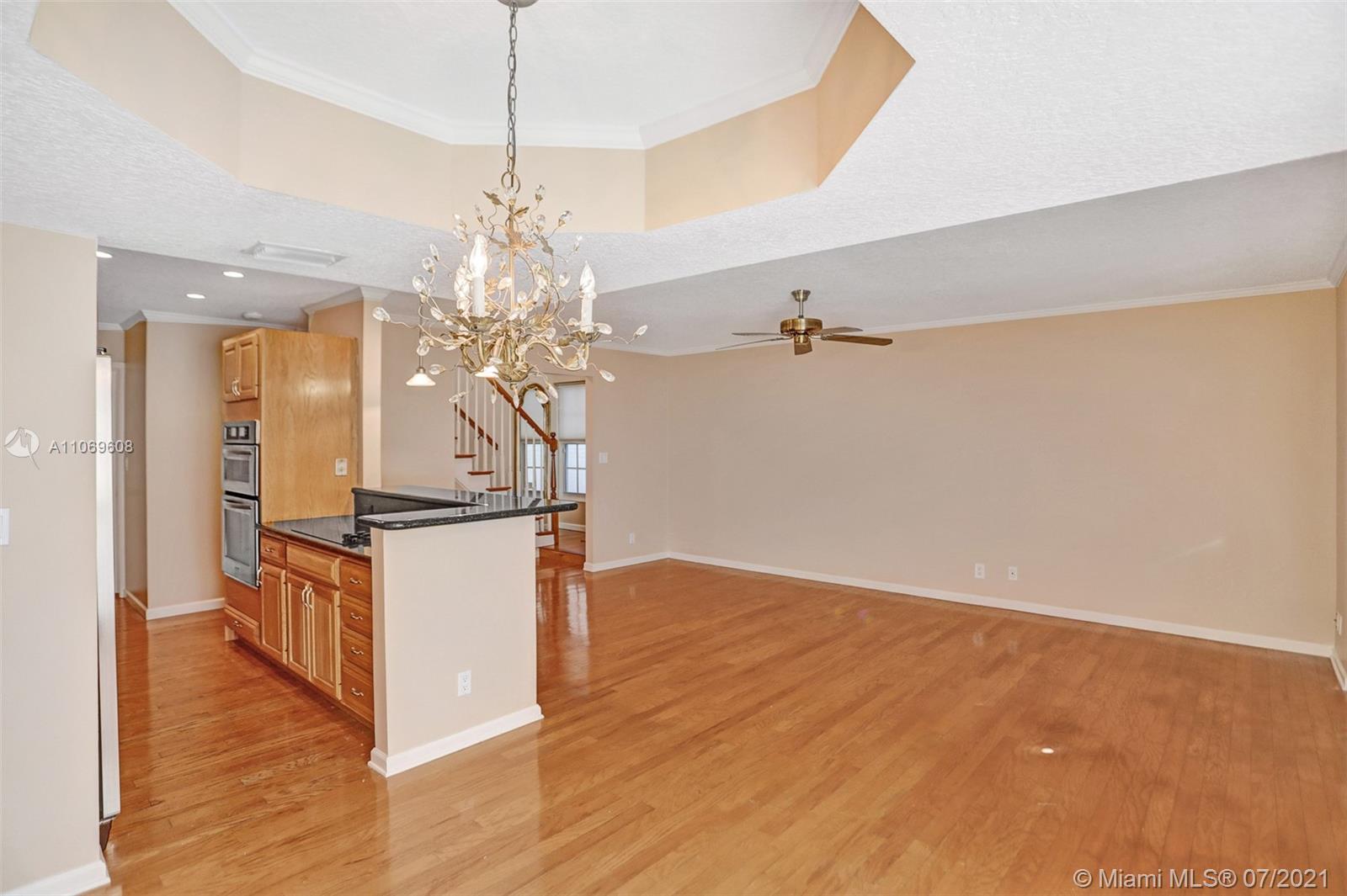 1194 Hillsboro Mile Unit: 34