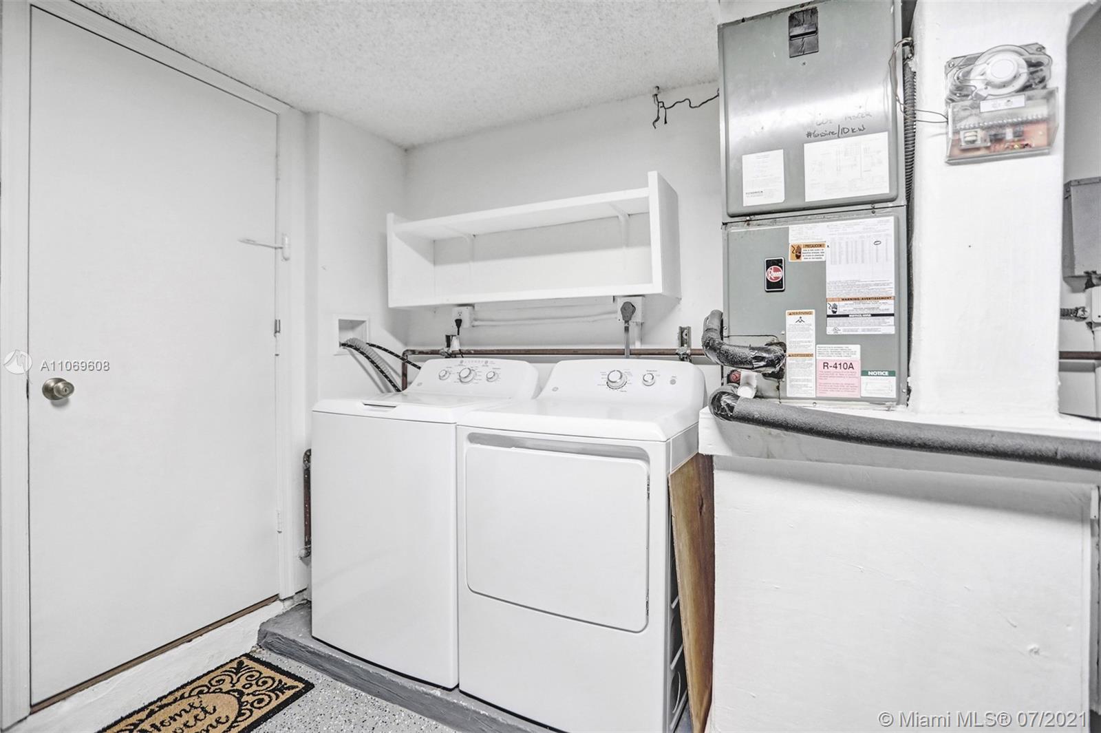 1194 Hillsboro Mile Unit: 34