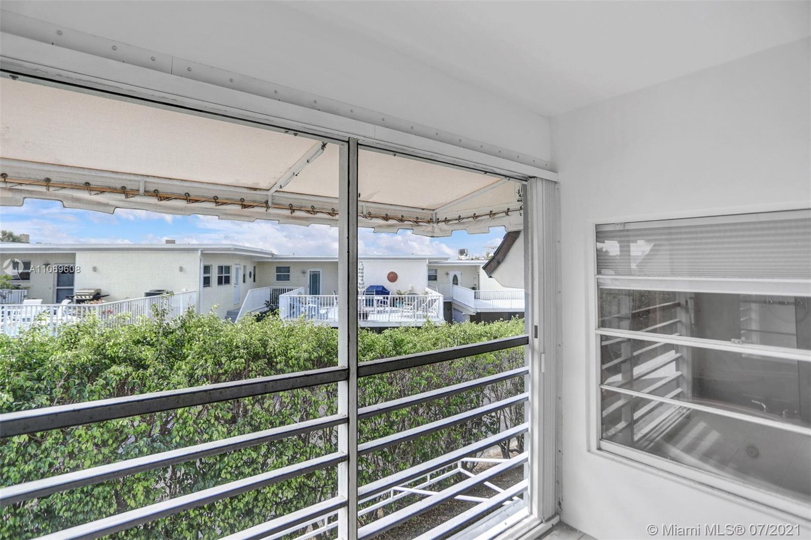 1194 Hillsboro Mile Unit: 34
