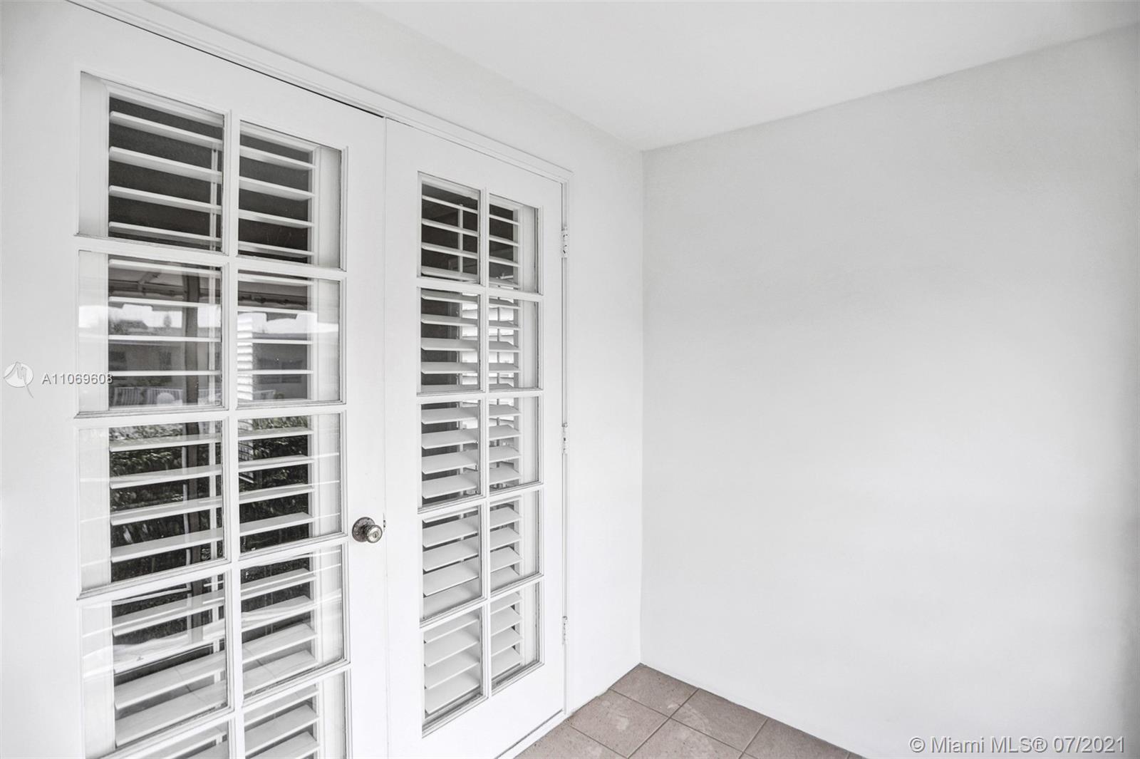 1194 Hillsboro Mile Unit: 34