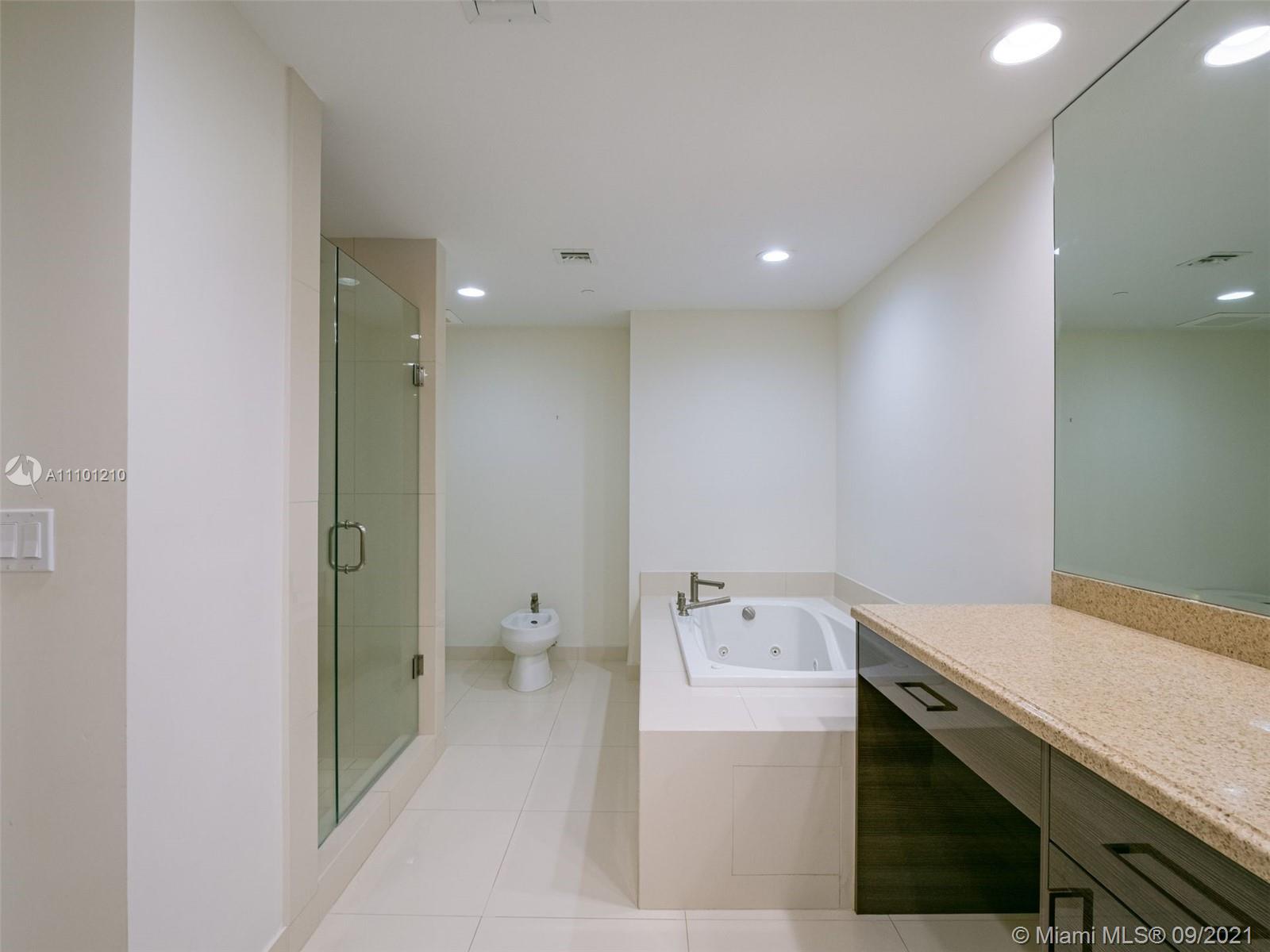 3415 N Ocean Drive Unit: 402