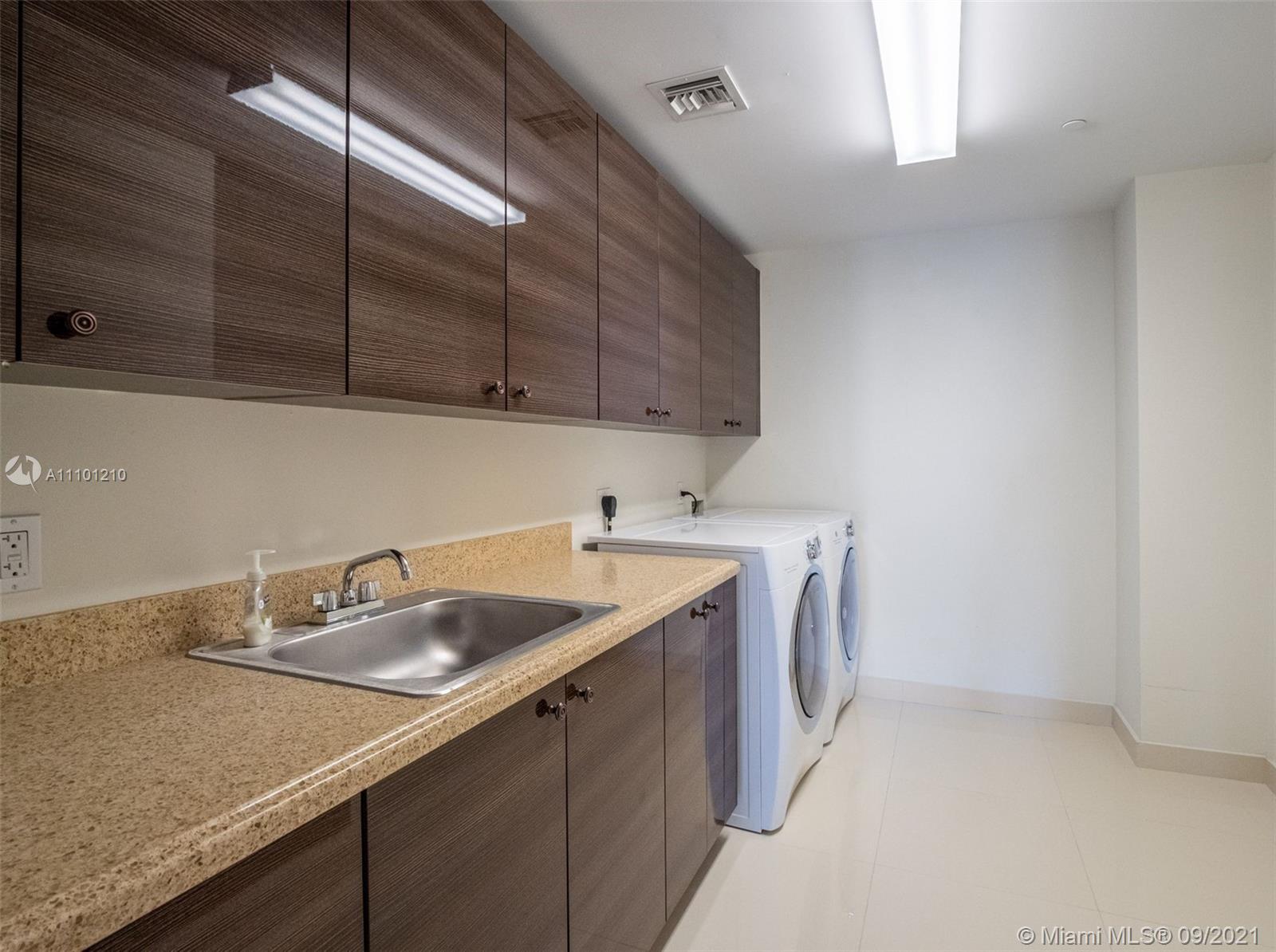 3415 N Ocean Drive Unit: 402