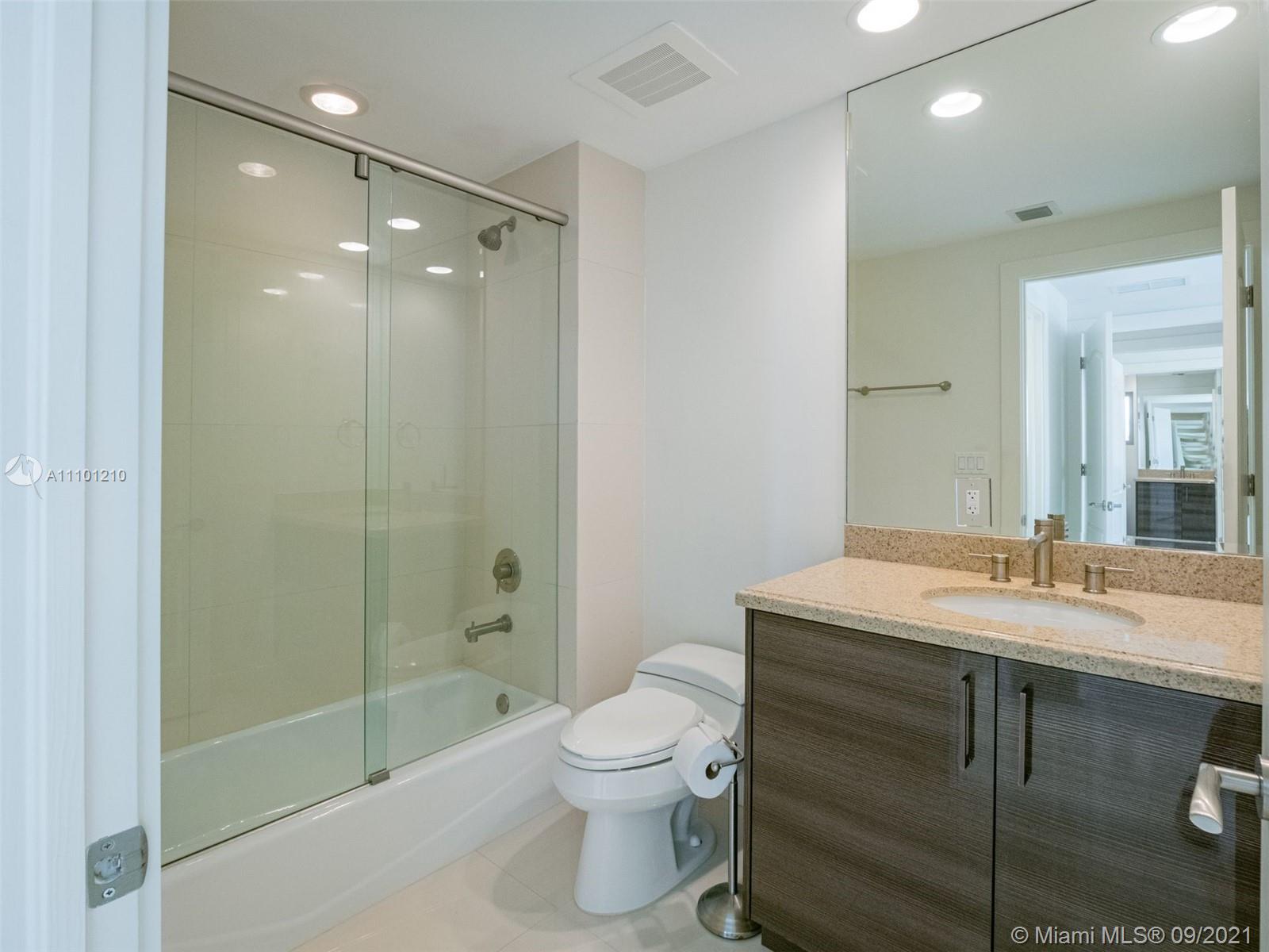 3415 N Ocean Drive Unit: 402