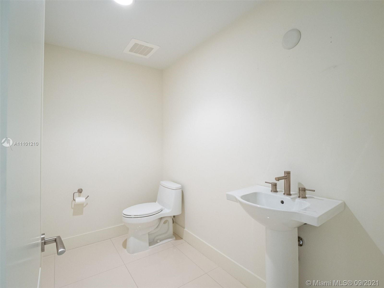 3415 N Ocean Drive Unit: 402