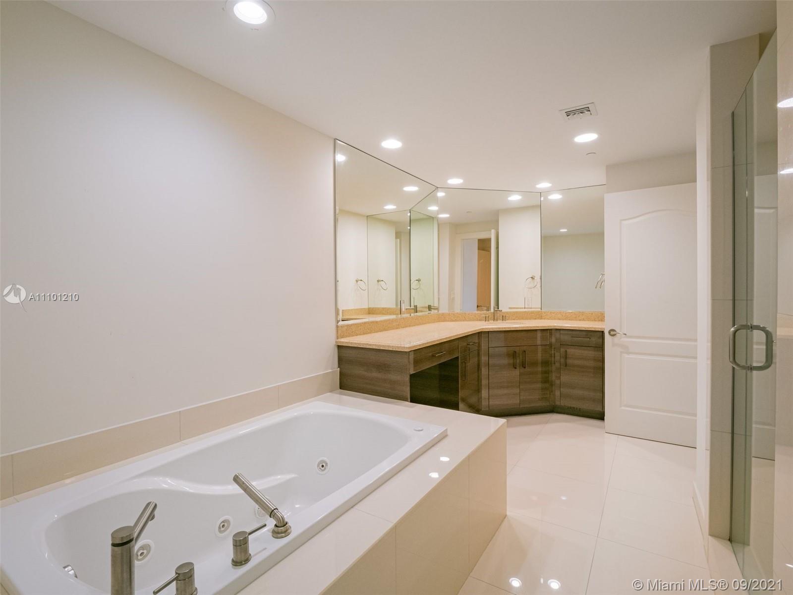 3415 N Ocean Drive Unit: 402