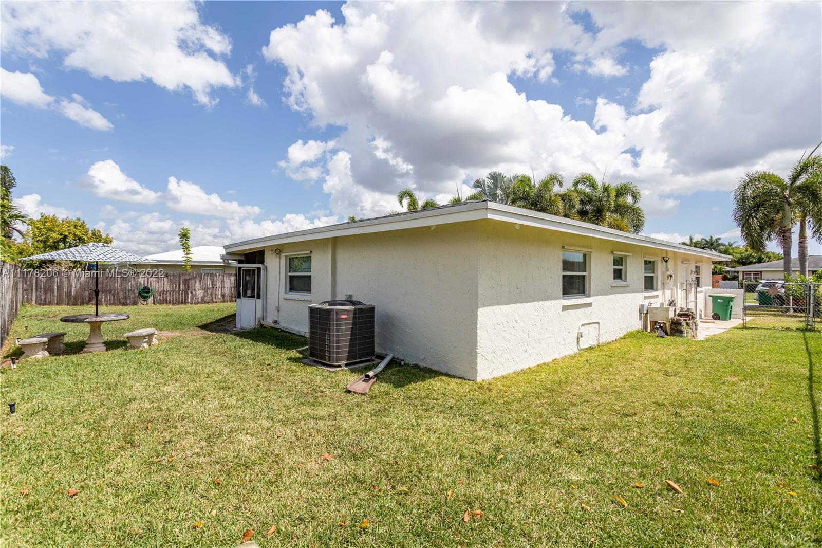 8107 NW 74th Ave