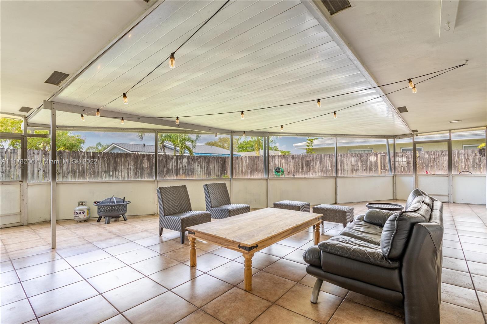 8107 NW 74th Ave