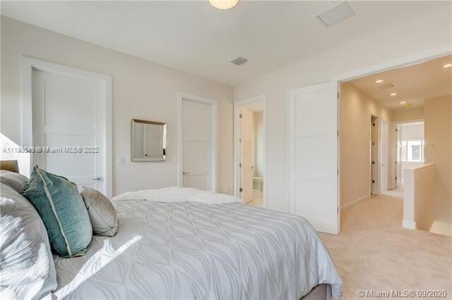 682 NE 43rd St Unit: 682