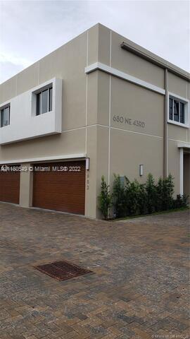 682 NE 43rd St Unit: 682