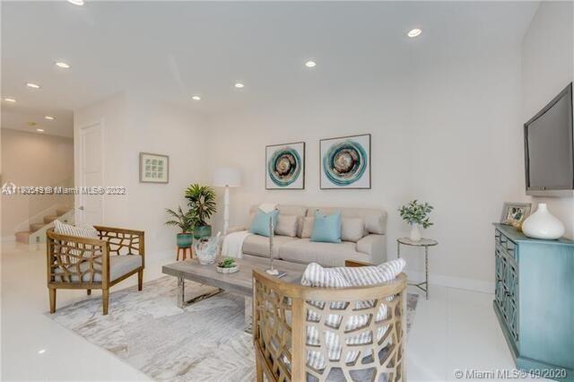 682 NE 43rd St Unit: 682