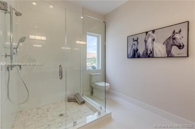 682 NE 43rd St Unit: 682