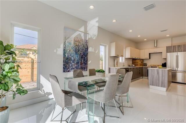 692 NE 43rd St Unit: 692
