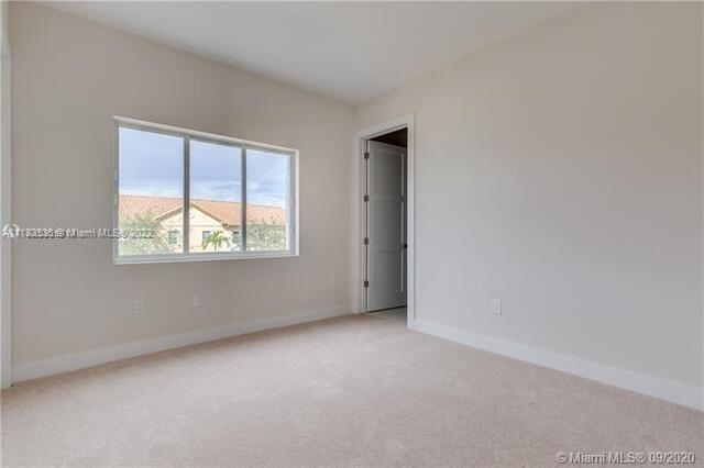 692 NE 43rd St Unit: 692