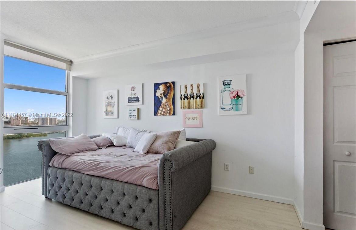 3370 NE 190th St Unit: PH1903