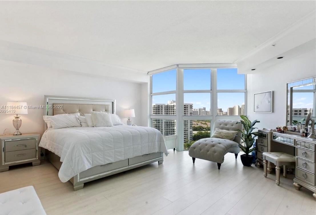 3370 NE 190th St Unit: PH1903