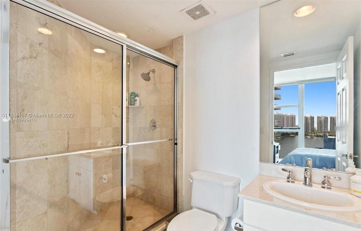 3370 NE 190th St Unit: PH1903